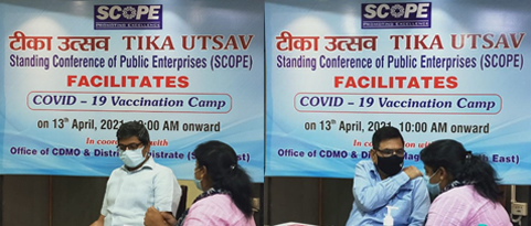 Gurdeep Singh, CMD, NTPC and Atul Sobti, DG, SCOPE getting vaccinated